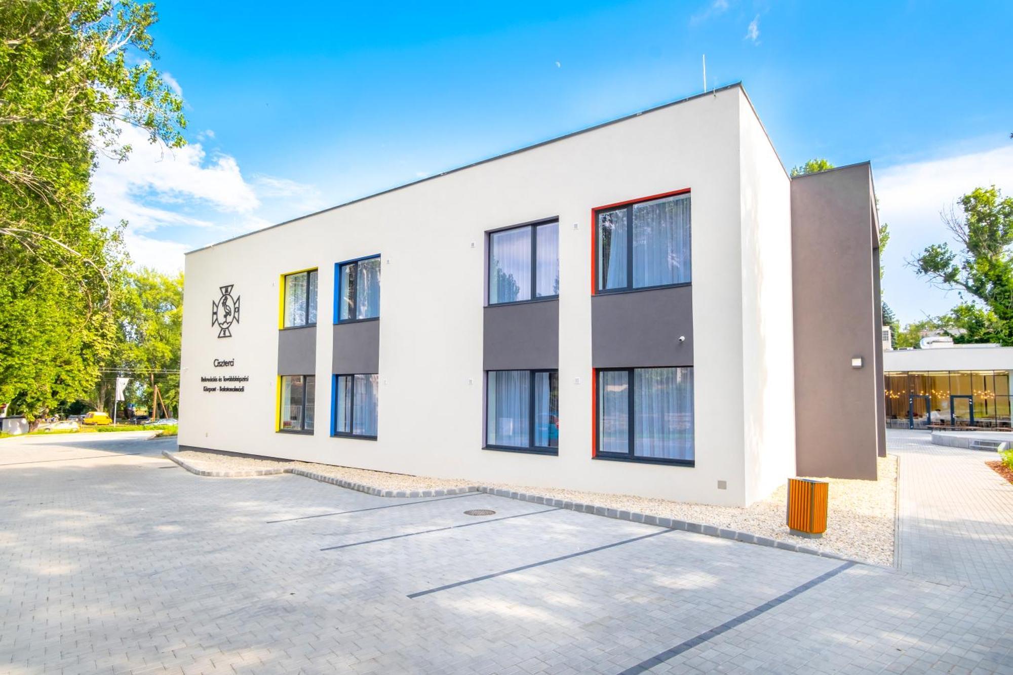 Ciszterci Rendezvenykoezpont Bed & Breakfast Balatonalmádi Екстериор снимка