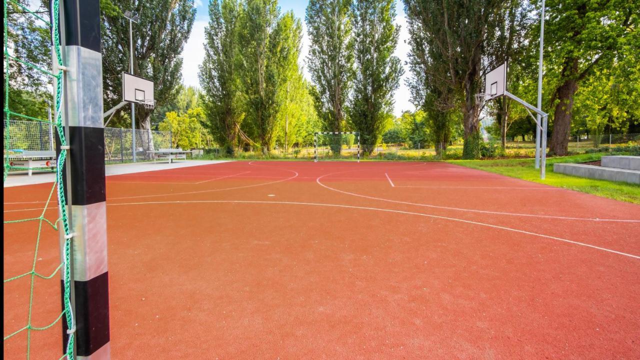Ciszterci Rendezvenykoezpont Bed & Breakfast Balatonalmádi Екстериор снимка